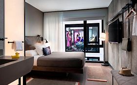 Moxy Chicago Downtown